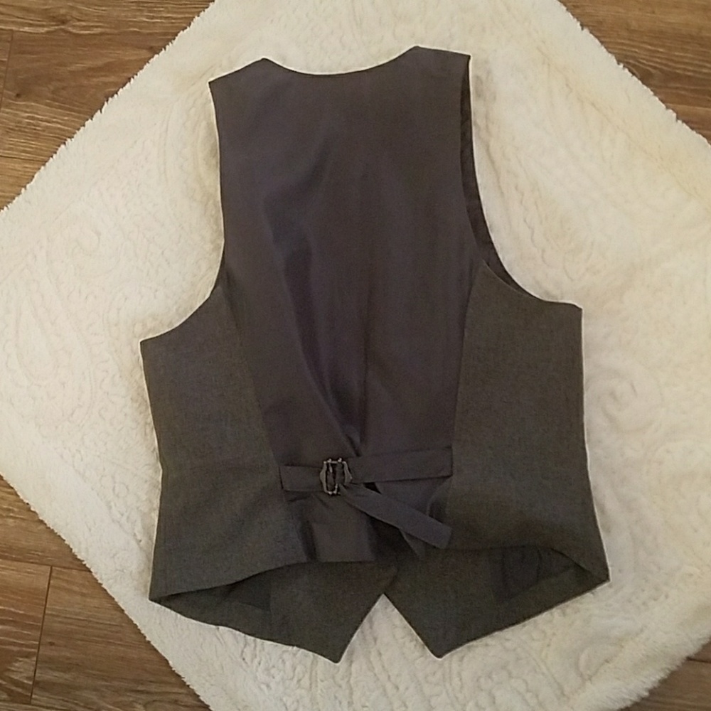 Vest - Picture 3 of 3